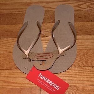 Havaianas Rose Gold platform Flip Flop. Size 8. Brand New